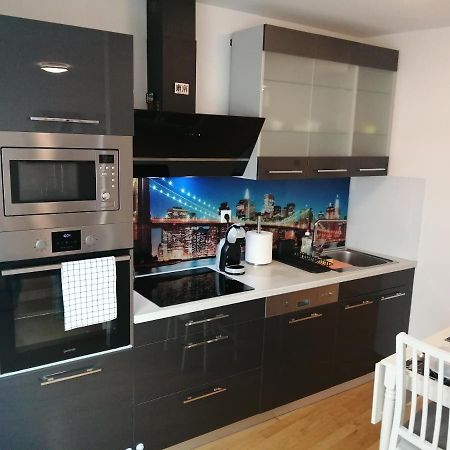 Apartment Tesla Виена Екстериор снимка