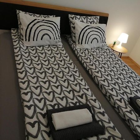 Apartment Tesla Виена Екстериор снимка
