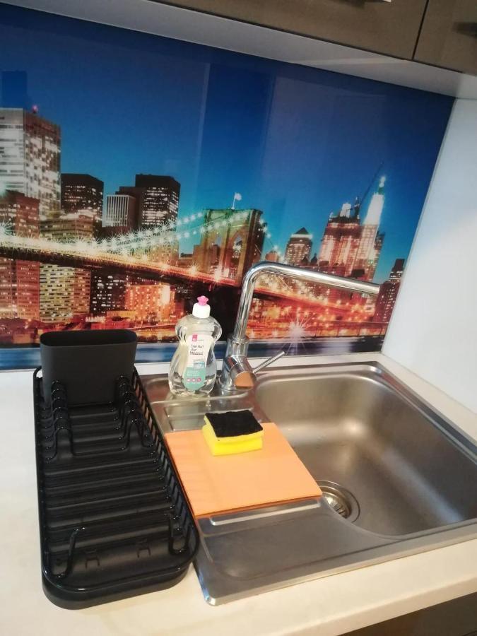 Apartment Tesla Виена Екстериор снимка