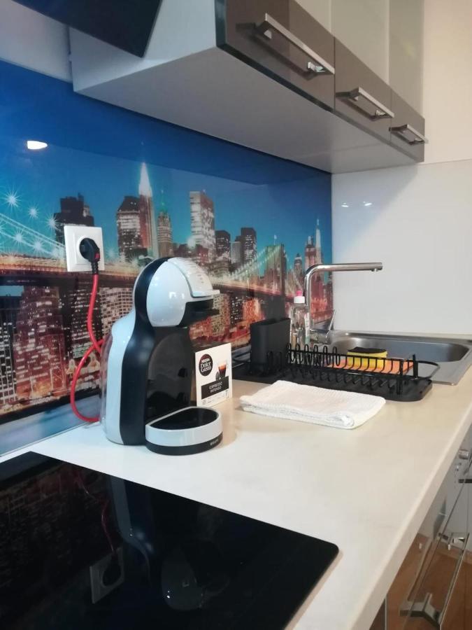 Apartment Tesla Виена Екстериор снимка