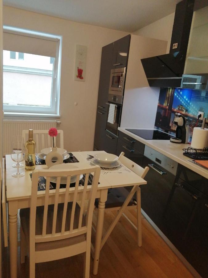 Apartment Tesla Виена Екстериор снимка