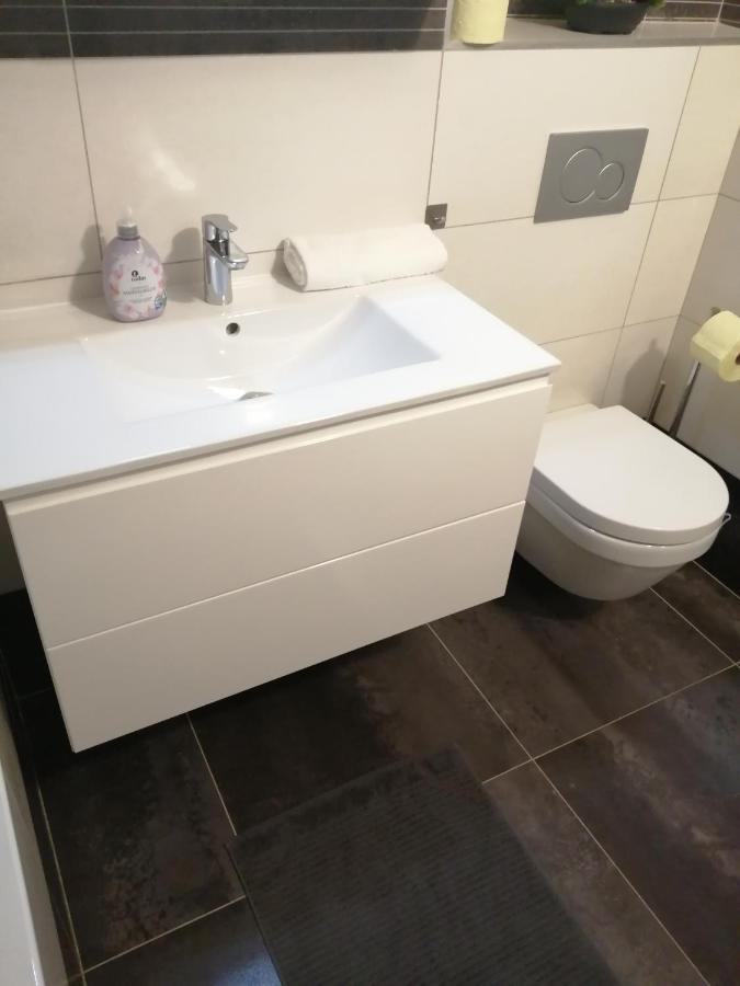 Apartment Tesla Виена Екстериор снимка