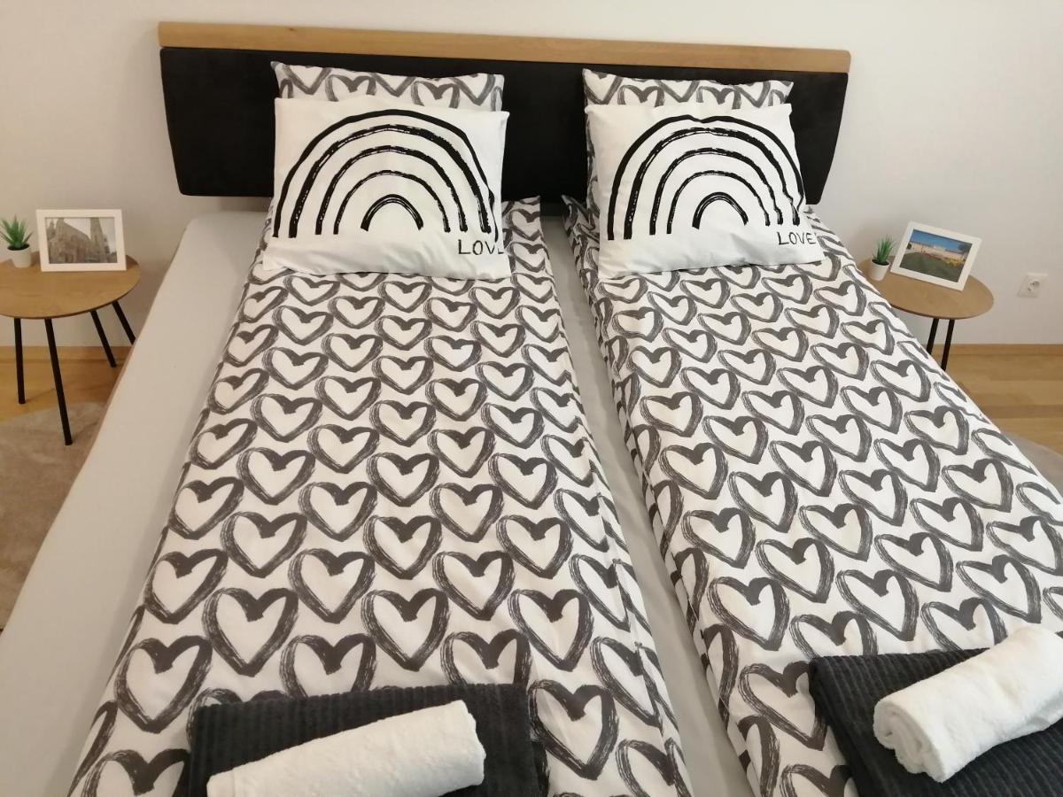 Apartment Tesla Виена Екстериор снимка