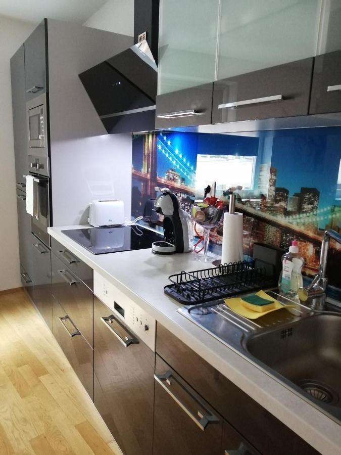 Apartment Tesla Виена Екстериор снимка