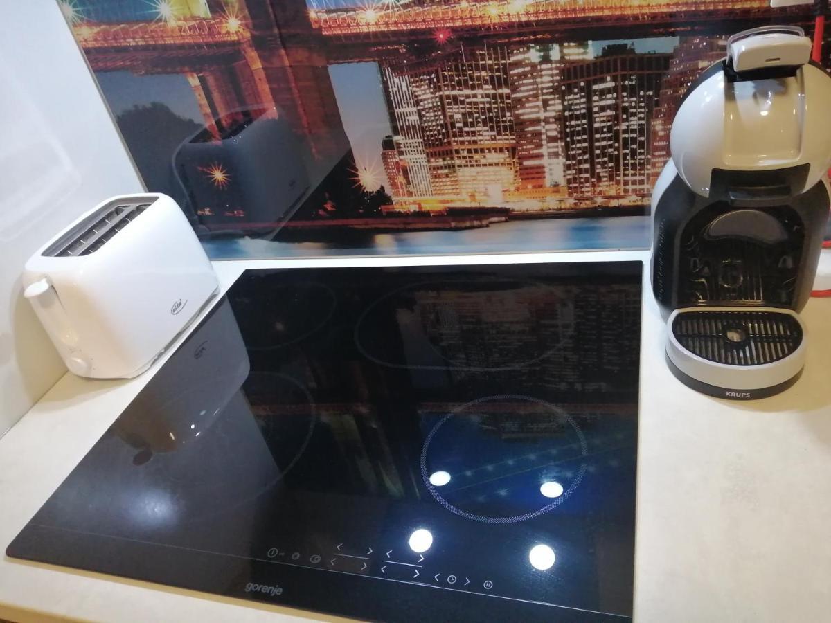 Apartment Tesla Виена Екстериор снимка
