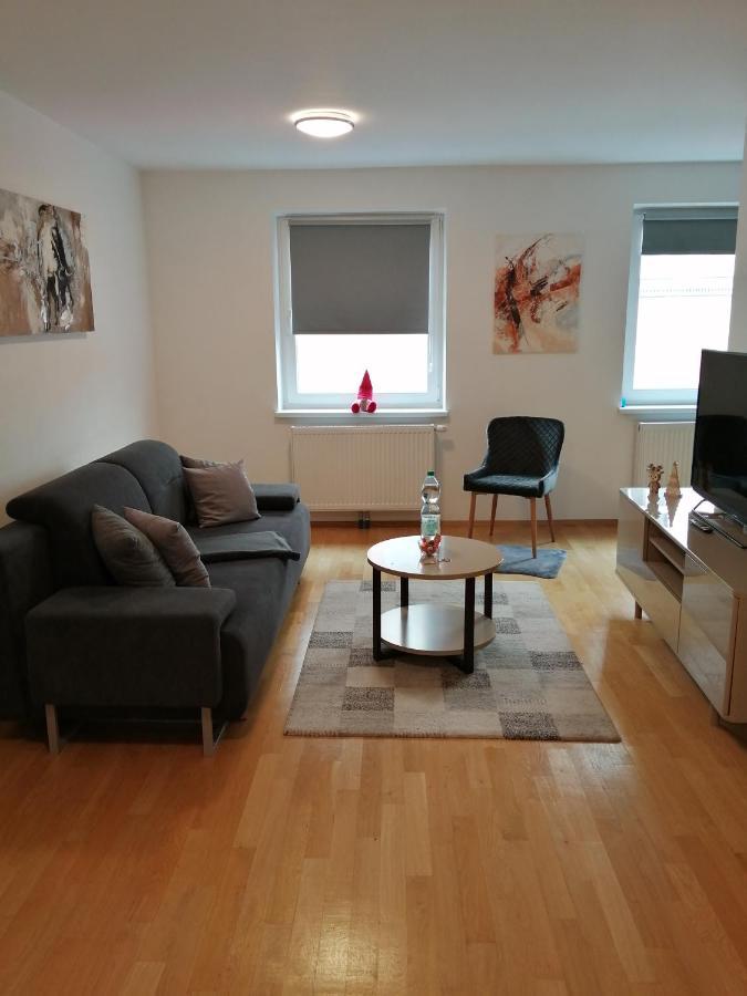 Apartment Tesla Виена Екстериор снимка