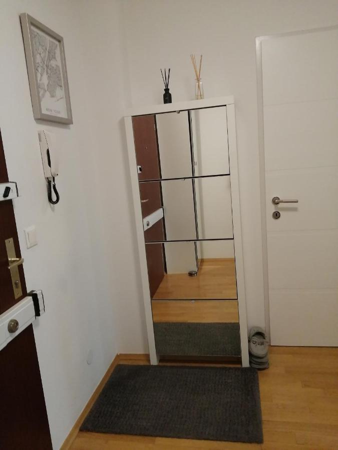 Apartment Tesla Виена Екстериор снимка