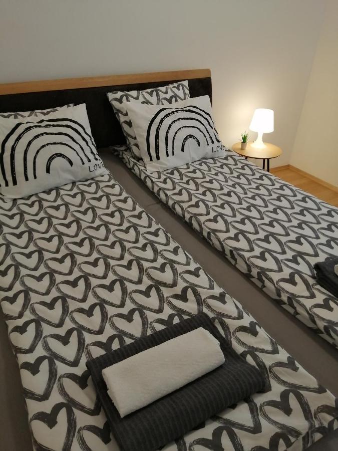 Apartment Tesla Виена Екстериор снимка