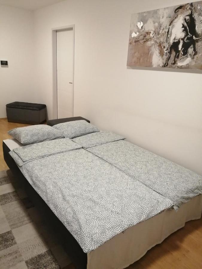Apartment Tesla Виена Екстериор снимка