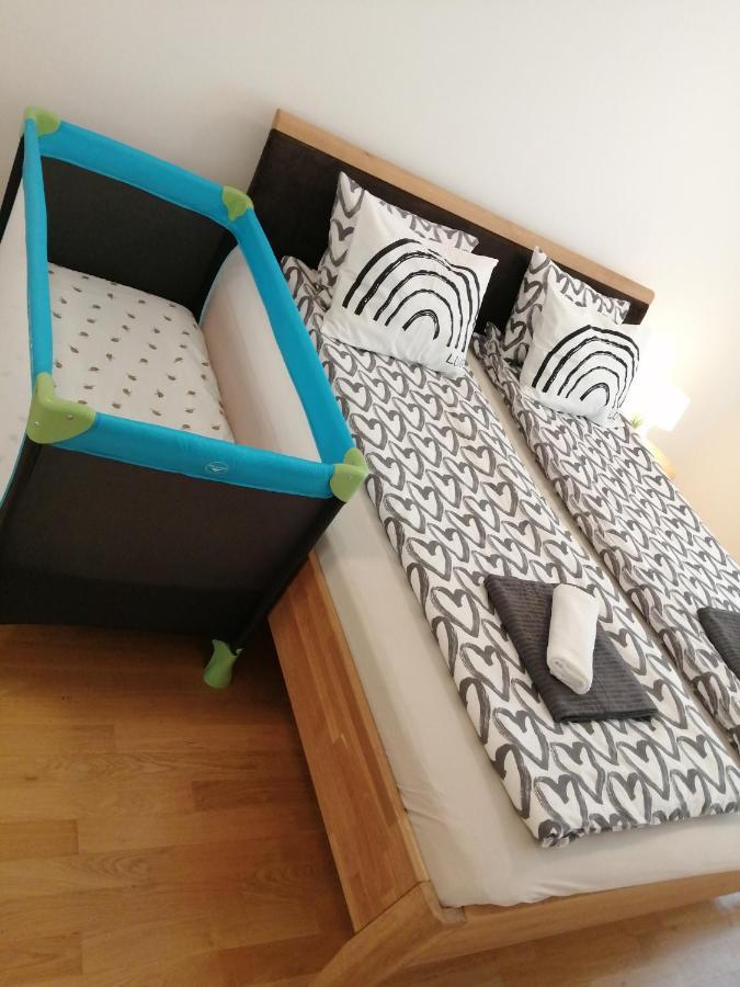Apartment Tesla Виена Екстериор снимка